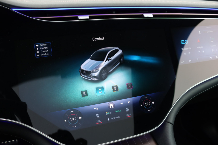 Mercedes-Benz EQE SUV 350+ AMG Line 96 kWh | Airmatic | Hyperscreen | Achterasbesturing | Distronic+ | Massage | Trekhaak | Burmester | HUD | Stoelventilatie | Verwarmd Stuurwiel | Digital Light | Leder | 22kW |