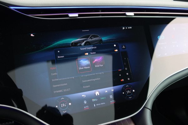 Mercedes-Benz EQE SUV 350+ AMG Line 96 kWh | Airmatic | Hyperscreen | Achterasbesturing | Distronic+ | Massage | Trekhaak | Burmester | HUD | Stoelventilatie | Verwarmd Stuurwiel | Digital Light | Leder | 22kW |