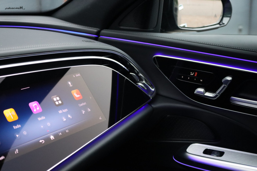 Mercedes-Benz E-Klasse 220 d AMG Line | Hyperscreen | Distronic | Memory | Surround Camera | Keyless Go | Verwarmd Stuurwiel | Digital Light | Nightpakket | Dodehoekassistent |