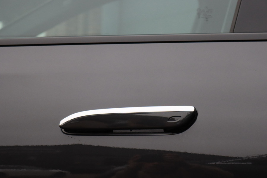 Mercedes-Benz E-Klasse 220 d AMG Line | Hyperscreen | Distronic | Memory | Surround Camera | Keyless Go | Verwarmd Stuurwiel | Digital Light | Nightpakket | Dodehoekassistent |