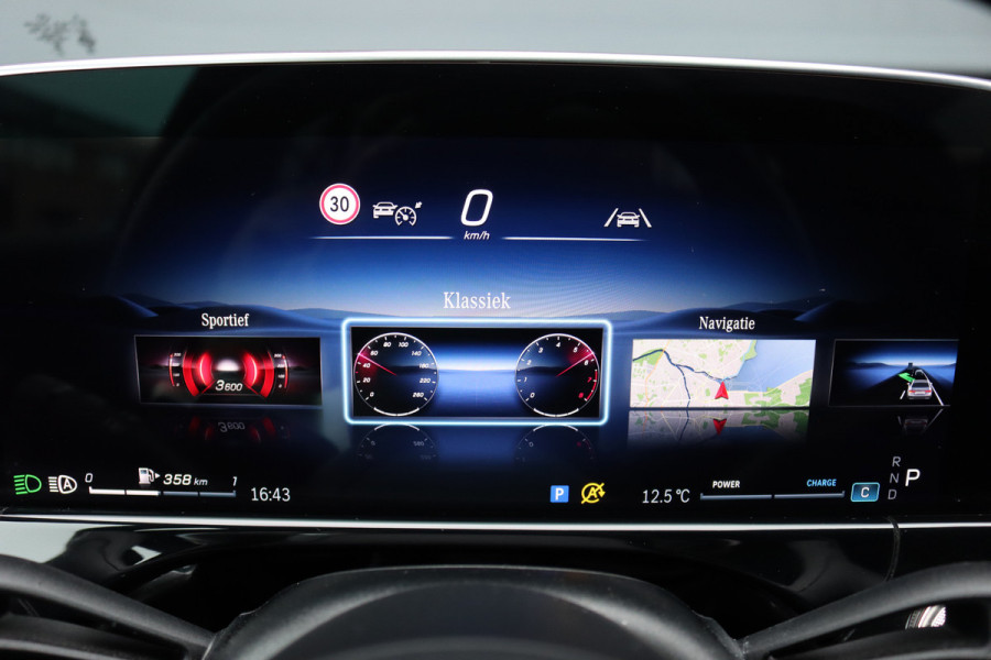 Mercedes-Benz E-Klasse 220 d AMG Line | Hyperscreen | Distronic | Memory | Surround Camera | Keyless Go | Verwarmd Stuurwiel | Digital Light | Nightpakket | Dodehoekassistent |