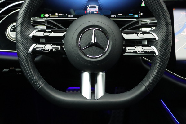 Mercedes-Benz E-Klasse 220 d AMG Line | Hyperscreen | Distronic | Memory | Surround Camera | Keyless Go | Verwarmd Stuurwiel | Digital Light | Nightpakket | Dodehoekassistent |