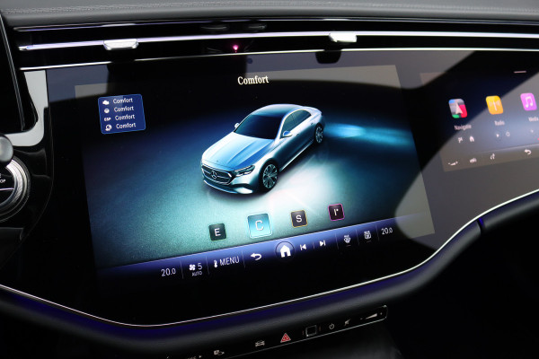 Mercedes-Benz E-Klasse 220 d AMG Line | Hyperscreen | Distronic | Memory | Surround Camera | Keyless Go | Verwarmd Stuurwiel | Digital Light | Nightpakket | Dodehoekassistent |