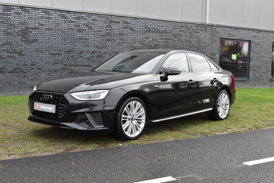 Audi A4 Limousine 35 TFSI S-line 2.0 Mild Hybrid S-line black edition Automaat Leder interieur