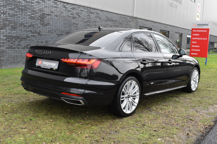 Audi A4 Limousine 35 TFSI S-line 2.0 Mild Hybrid S-line black edition Automaat Leder interieur