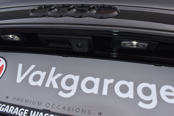 Audi A4 Limousine 35 TFSI S-line 2.0 Mild Hybrid S-line black edition Automaat Leder interieur