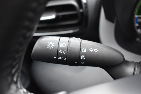 Mazda 2 Hybrid 1.5 Pure Hybride automaat grijs stoelverwarming Carplay