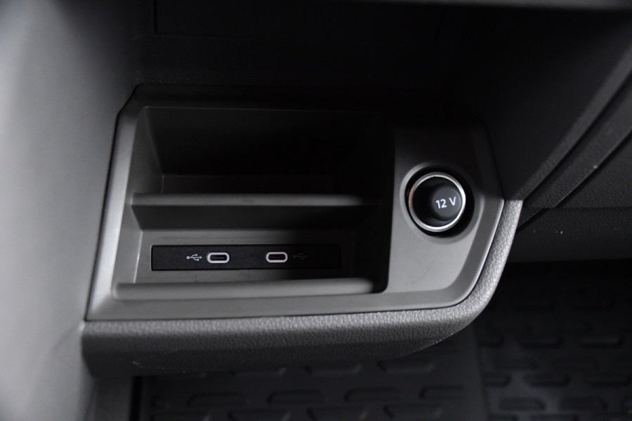 Volkswagen Crafter 30 2.0 TDI L3H3 PB Edition Camera, Carplay, Stoelverwarming, Sensoren, 140pk, Automaat, multimedia, Uniek!