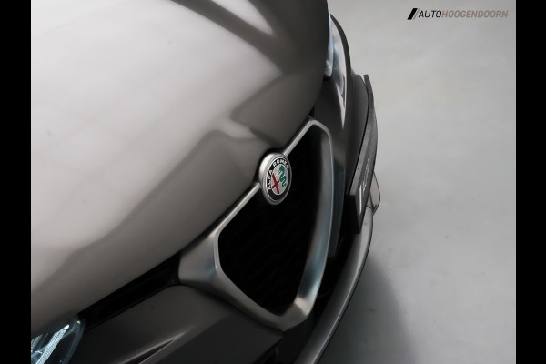 Alfa Romeo Tonale 1.3T PHEV Ti (LED,KEYLESS,SFEERVERLICHTING,APPLE CARPLAY,COMFORT-STOELEN,CAMERA)