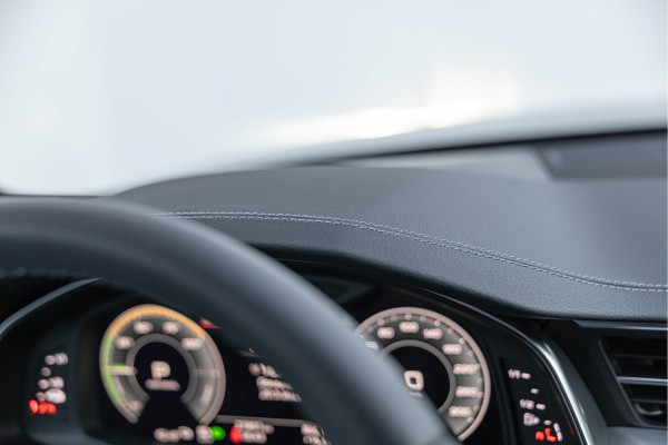 Audi A6 Avant 55 TFSI e 367pk Quattro Competition Pano HD-Matrix B&O HuD ACC Trekhaak