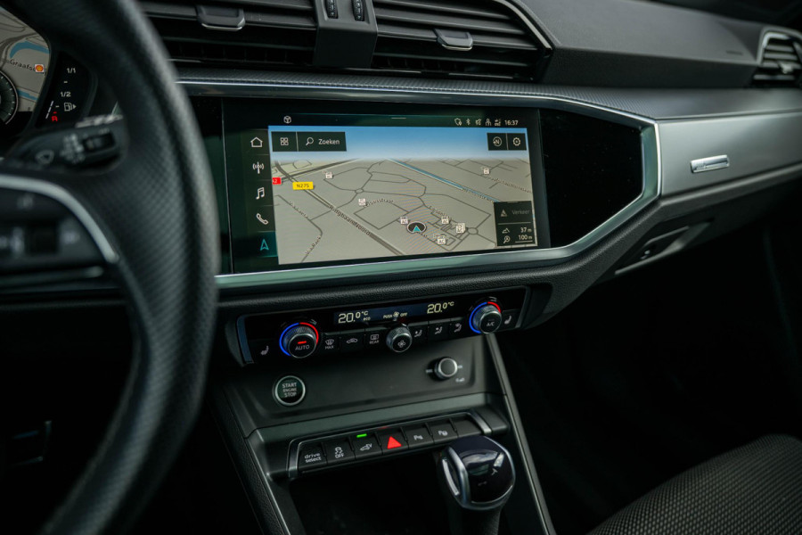 Audi Q3 45 TFSI e S-line INDIVIDUAL Audi Exclusive Lak