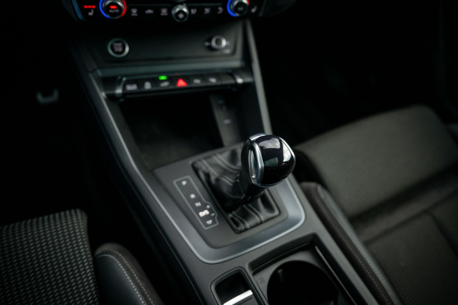 Audi Q3 45 TFSI e S-line INDIVIDUAL Audi Exclusive Lak