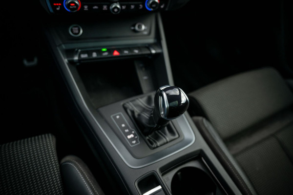 Audi Q3 45 TFSI e S-line INDIVIDUAL Audi Exclusive Lak