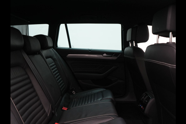 Volkswagen Passat Variant 1.4 TSI GTE Business Plug In Hybrid 218pk Dealer O.H. PHEV | Adaptive Cruise | Head Up | 360 Camera | Lederen Sportstoelen Massage & Memory | Sfeerverlichting | Stoelen & Stuur Verwarmd | Keyless | Blis | Virtual | Navigatie | DAB |