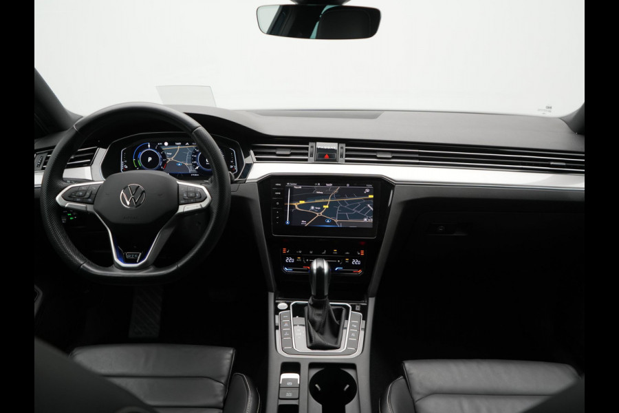 Volkswagen Passat Variant 1.4 TSI GTE Business Plug In Hybrid 218pk Dealer O.H. PHEV | Adaptive Cruise | Head Up | 360 Camera | Lederen Sportstoelen Massage & Memory | Sfeerverlichting | Stoelen & Stuur Verwarmd | Keyless | Blis | Virtual | Navigatie | DAB |
