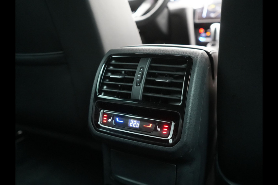 Volkswagen Passat Variant 1.4 TSI GTE Business Plug In Hybrid 218pk Dealer O.H. PHEV | Adaptive Cruise | Head Up | 360 Camera | Lederen Sportstoelen Massage & Memory | Sfeerverlichting | Stoelen & Stuur Verwarmd | Keyless | Blis | Virtual | Navigatie | DAB |