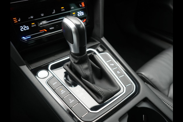 Volkswagen Passat Variant 1.4 TSI GTE Business Plug In Hybrid 218pk Dealer O.H. PHEV | Adaptive Cruise | Head Up | 360 Camera | Lederen Sportstoelen Massage & Memory | Sfeerverlichting | Stoelen & Stuur Verwarmd | Keyless | Blis | Virtual | Navigatie | DAB |