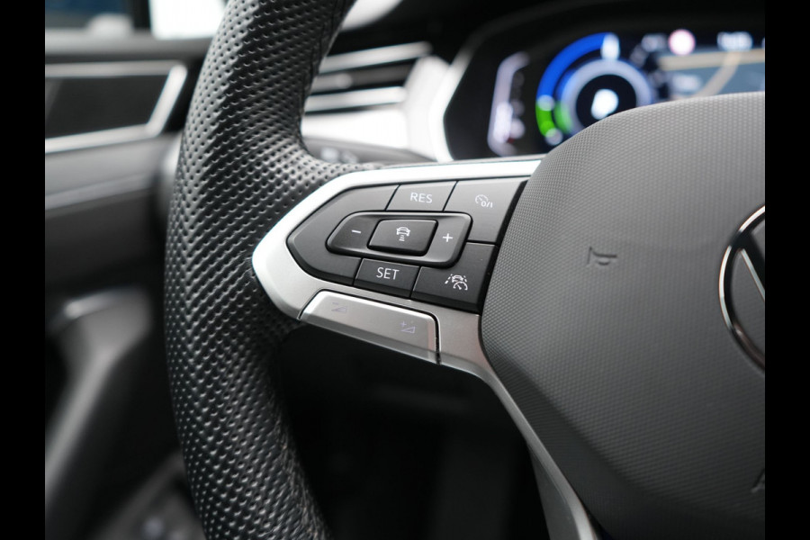 Volkswagen Passat Variant 1.4 TSI GTE Business Plug In Hybrid 218pk Dealer O.H. PHEV | Adaptive Cruise | Head Up | 360 Camera | Lederen Sportstoelen Massage & Memory | Sfeerverlichting | Stoelen & Stuur Verwarmd | Keyless | Blis | Virtual | Navigatie | DAB |