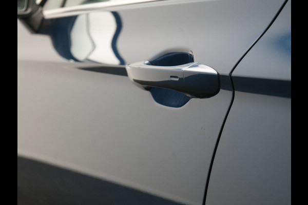 Volkswagen Passat Variant 1.4 TSI GTE Business Plug In Hybrid 218pk Dealer O.H. PHEV | Adaptive Cruise | Head Up | 360 Camera | Lederen Sportstoelen Massage & Memory | Sfeerverlichting | Stoelen & Stuur Verwarmd | Keyless | Blis | Virtual | Navigatie | DAB |