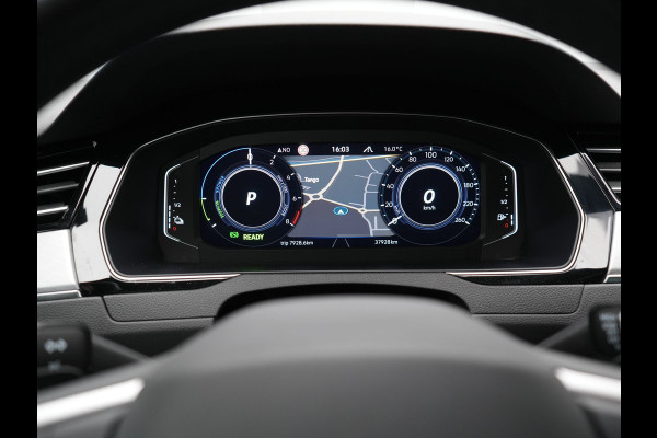 Volkswagen Passat Variant 1.4 TSI GTE Business Plug In Hybrid 218pk Dealer O.H. PHEV | Adaptive Cruise | Head Up | 360 Camera | Lederen Sportstoelen Massage & Memory | Sfeerverlichting | Stoelen & Stuur Verwarmd | Keyless | Blis | Virtual | Navigatie | DAB |