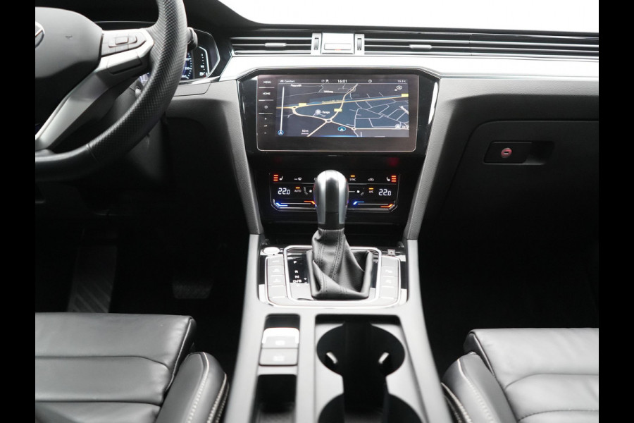 Volkswagen Passat Variant 1.4 TSI GTE Business Plug In Hybrid 218pk Dealer O.H. PHEV | Adaptive Cruise | Head Up | 360 Camera | Lederen Sportstoelen Massage & Memory | Sfeerverlichting | Stoelen & Stuur Verwarmd | Keyless | Blis | Virtual | Navigatie | DAB |