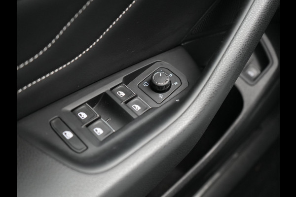 Volkswagen Passat Variant 1.4 TSI GTE Business Plug In Hybrid 218pk Dealer O.H. PHEV | Adaptive Cruise | Head Up | 360 Camera | Lederen Sportstoelen Massage & Memory | Sfeerverlichting | Stoelen & Stuur Verwarmd | Keyless | Blis | Virtual | Navigatie | DAB |