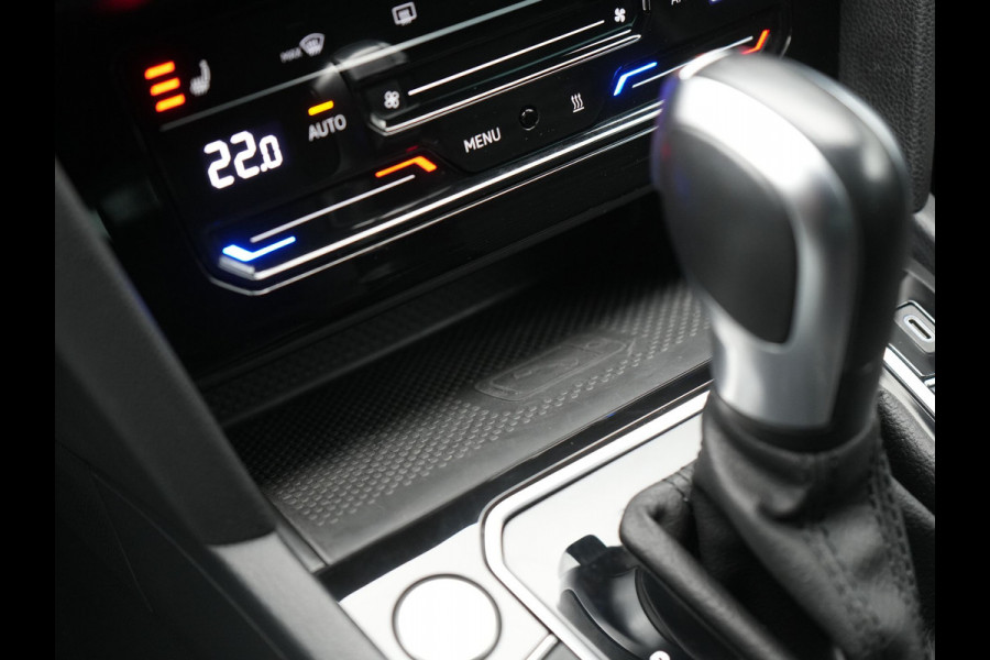 Volkswagen Passat Variant 1.4 TSI GTE Business Plug In Hybrid 218pk Dealer O.H. PHEV | Adaptive Cruise | Head Up | 360 Camera | Lederen Sportstoelen Massage & Memory | Sfeerverlichting | Stoelen & Stuur Verwarmd | Keyless | Blis | Virtual | Navigatie | DAB |