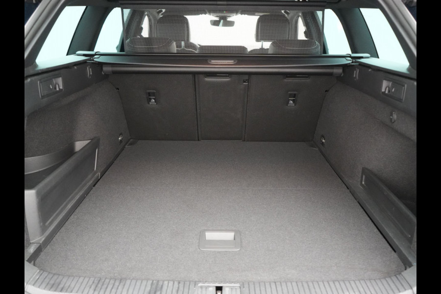 Volkswagen Passat Variant 1.4 TSI GTE Business Plug In Hybrid 218pk Dealer O.H. PHEV | Adaptive Cruise | Head Up | 360 Camera | Lederen Sportstoelen Massage & Memory | Sfeerverlichting | Stoelen & Stuur Verwarmd | Keyless | Blis | Virtual | Navigatie | DAB |