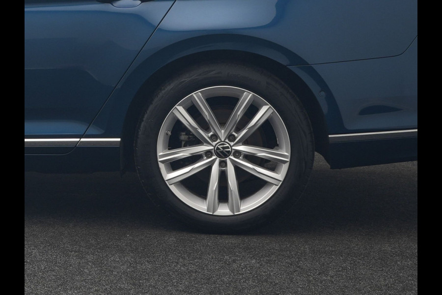 Volkswagen Passat Variant 1.4 TSI GTE Business Plug In Hybrid 218pk Dealer O.H. PHEV | Adaptive Cruise | Head Up | 360 Camera | Lederen Sportstoelen Massage & Memory | Sfeerverlichting | Stoelen & Stuur Verwarmd | Keyless | Blis | Virtual | Navigatie | DAB |