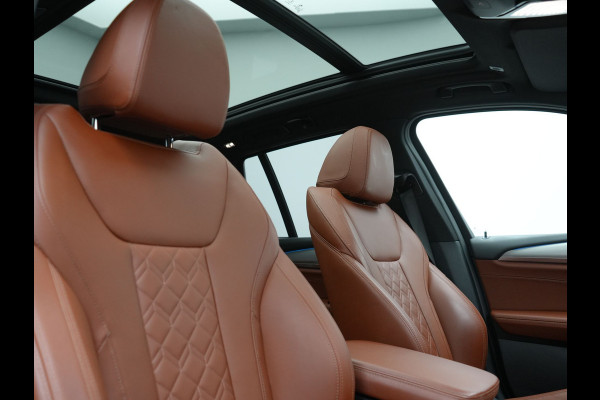 BMW X3 xDrive30e High Executive Plug In Hybrid 293pk PHEV | Panodak | Head Up | Camera | Lederen Sportstoelen & Stuur Verwarmd | Sfeerverlichting | Adaptive LED | Hifi Audio | Blis | Keyless | Navigatie | DAB |