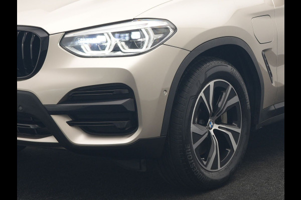 BMW X3 xDrive30e High Executive Plug In Hybrid 293pk PHEV | Panodak | Head Up | Camera | Lederen Sportstoelen & Stuur Verwarmd | Sfeerverlichting | Adaptive LED | Hifi Audio | Blis | Keyless | Navigatie | DAB |