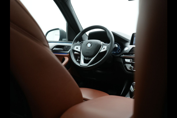 BMW X3 xDrive30e High Executive Plug In Hybrid 293pk PHEV | Panodak | Head Up | Camera | Lederen Sportstoelen & Stuur Verwarmd | Sfeerverlichting | Adaptive LED | Hifi Audio | Blis | Keyless | Navigatie | DAB |
