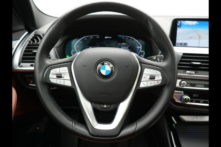 BMW X3 xDrive30e High Executive Plug In Hybrid 293pk PHEV | Panodak | Head Up | Camera | Lederen Sportstoelen & Stuur Verwarmd | Sfeerverlichting | Adaptive LED | Hifi Audio | Blis | Keyless | Navigatie | DAB |