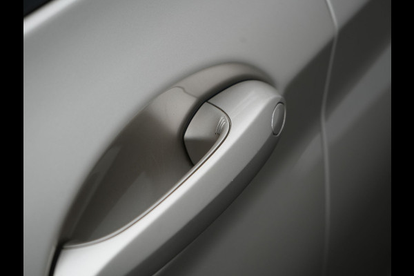 BMW X3 xDrive30e High Executive Plug In Hybrid 293pk PHEV | Panodak | Head Up | Camera | Lederen Sportstoelen & Stuur Verwarmd | Sfeerverlichting | Adaptive LED | Hifi Audio | Blis | Keyless | Navigatie | DAB |