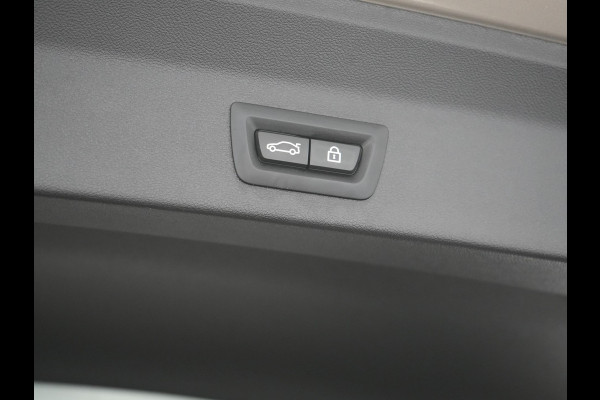 BMW X3 xDrive30e High Executive Plug In Hybrid 293pk PHEV | Panodak | Head Up | Camera | Lederen Sportstoelen & Stuur Verwarmd | Sfeerverlichting | Adaptive LED | Hifi Audio | Blis | Keyless | Navigatie | DAB |