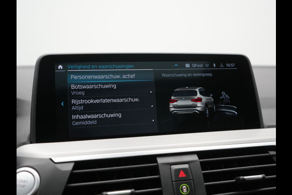 BMW X3 xDrive30e High Executive Plug In Hybrid 293pk PHEV | Panodak | Head Up | Camera | Lederen Sportstoelen & Stuur Verwarmd | Sfeerverlichting | Adaptive LED | Hifi Audio | Blis | Keyless | Navigatie | DAB |