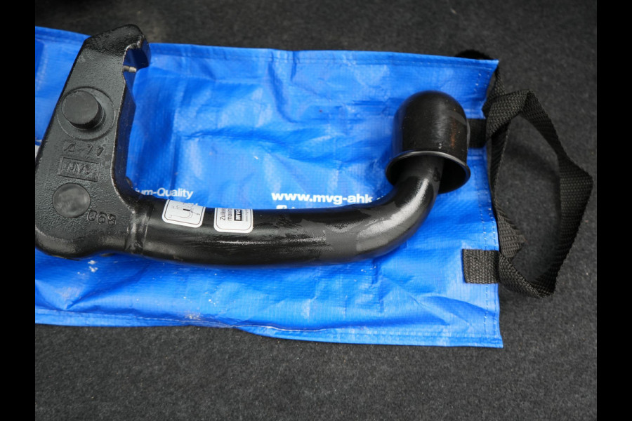 Mitsubishi Eclipse Cross 2.4 Black Edition Plug In Hybrid 188pk Dealer O.H. PHEV | Trekhaak Afn. | Adaptive Cruise | 360 Camera | Alcantara Sportstoelen & Stuur Verwarmd | Keyless | Navi Via TomTom | Blis | Apple Carplay | DAB |