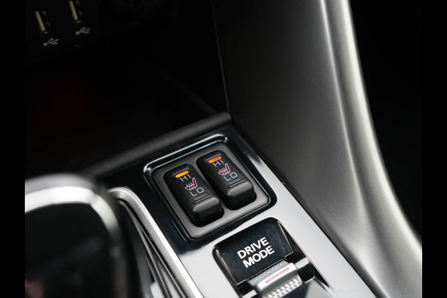 Mitsubishi Eclipse Cross 2.4 Black Edition Plug In Hybrid 188pk Dealer O.H. PHEV | Trekhaak Afn. | Adaptive Cruise | 360 Camera | Alcantara Sportstoelen & Stuur Verwarmd | Keyless | Navi Via TomTom | Blis | Apple Carplay | DAB |