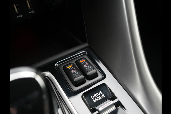 Mitsubishi Eclipse Cross 2.4 Black Edition Plug In Hybrid 188pk Dealer O.H. PHEV | Trekhaak Afn. | Adaptive Cruise | 360 Camera | Alcantara Sportstoelen & Stuur Verwarmd | Keyless | Navi Via TomTom | Blis | Apple Carplay | DAB |