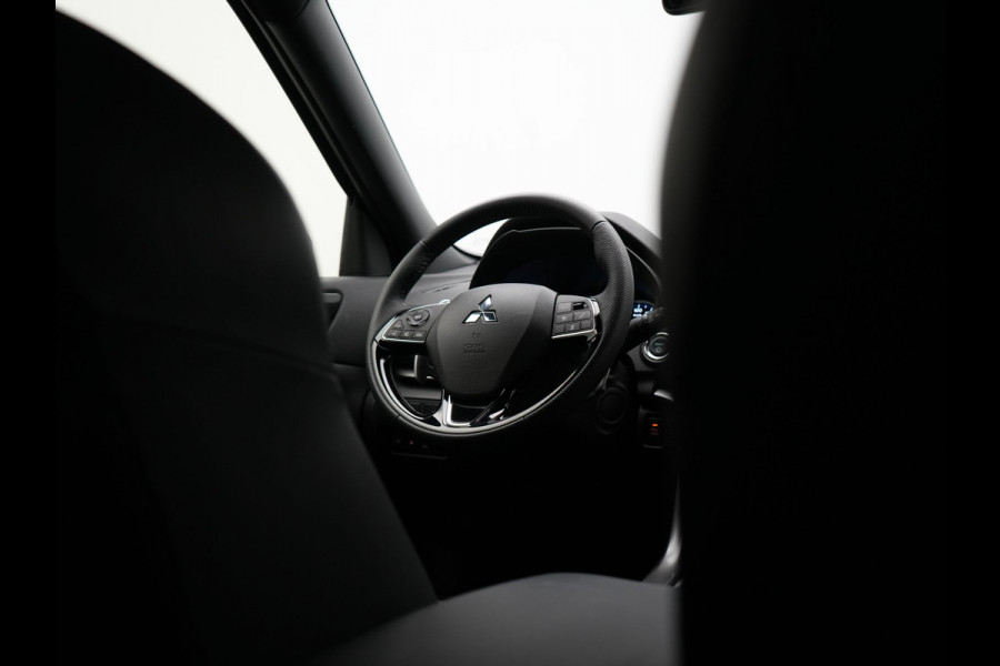 Mitsubishi Eclipse Cross 2.4 Black Edition Plug In Hybrid 188pk Dealer O.H. PHEV | Trekhaak Afn. | Adaptive Cruise | 360 Camera | Alcantara Sportstoelen & Stuur Verwarmd | Keyless | Navi Via TomTom | Blis | Apple Carplay | DAB |