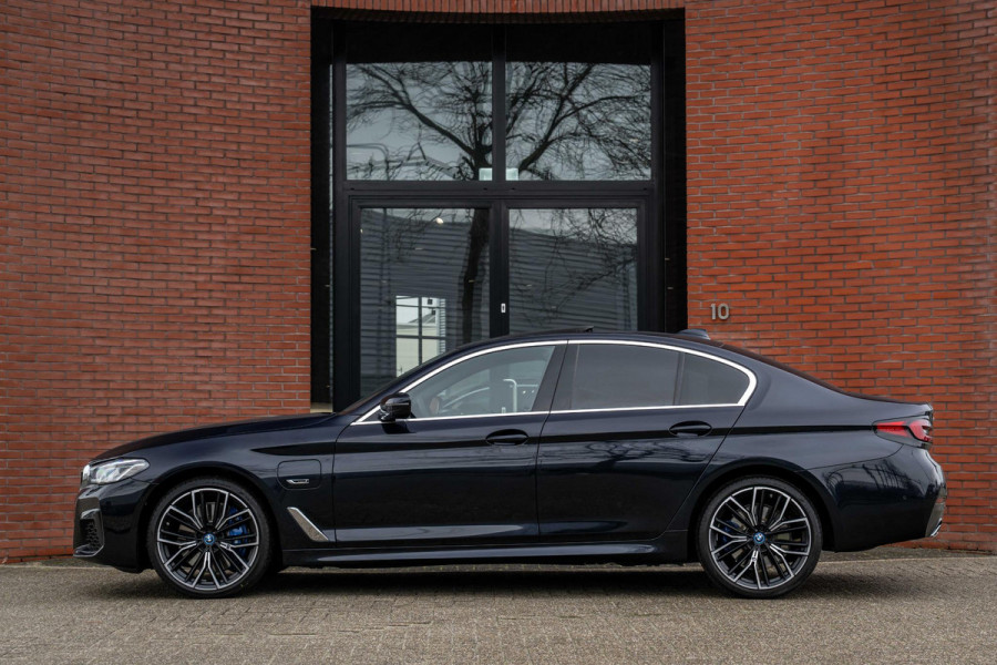 BMW 5 Serie 545e xDrive 394pk M-Sport CoPilot Laser 15.333km !