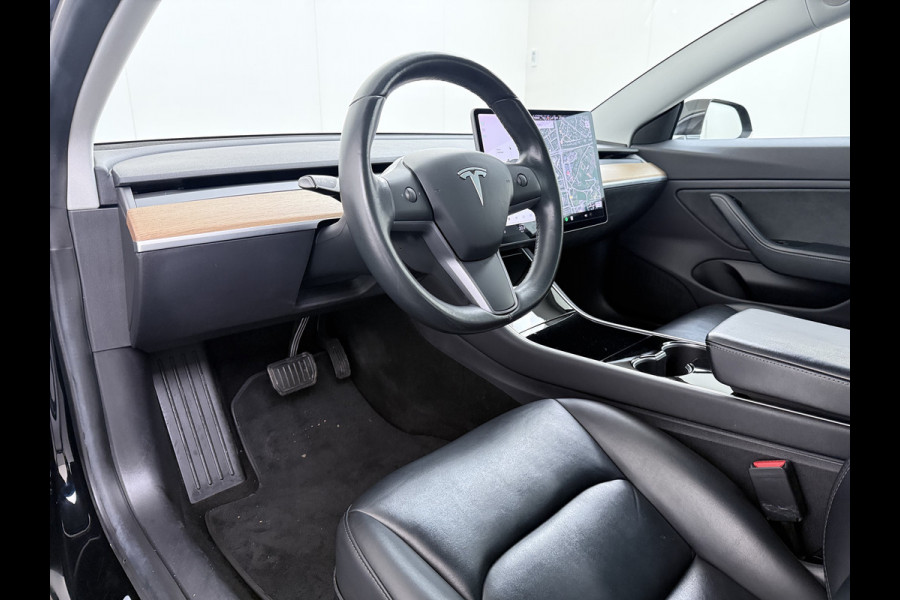 Tesla Model 3 SR+ 60kWh 326PK AutoPilot Leer PanoramaDak Adaptive Cruise Lmv 18" Camera's Elektr.-Stuur+Stoelen+Spiegels+Geheugen+Easy-Entry+V Ecc Navi Led DAB Voorverwarmen interieur via App Keyless One-Pedal-Drive Origineel Nederlandse Auto 1584kg licht! slechts 67 euro belasting p/m