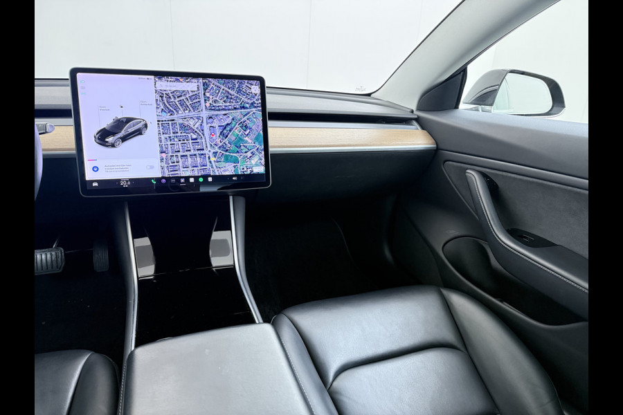 Tesla Model 3 SR+ 60kWh 326PK AutoPilot Leer PanoramaDak Adaptive Cruise Lmv 18" Camera's Elektr.-Stuur+Stoelen+Spiegels+Geheugen+Easy-Entry+V Ecc Navi Led DAB Voorverwarmen interieur via App Keyless One-Pedal-Drive Origineel Nederlandse Auto 1584kg licht! slechts 67 euro belasting p/m