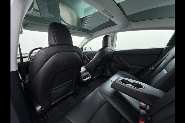 Tesla Model 3 SR+ 60kWh 326PK AutoPilot Leer PanoramaDak Adaptive Cruise Lmv 18" Camera's Elektr.-Stuur+Stoelen+Spiegels+Geheugen+Easy-Entry+V Ecc Navi Led DAB Voorverwarmen interieur via App Keyless One-Pedal-Drive Origineel Nederlandse Auto 1584kg licht! slechts 67 euro belasting p/m