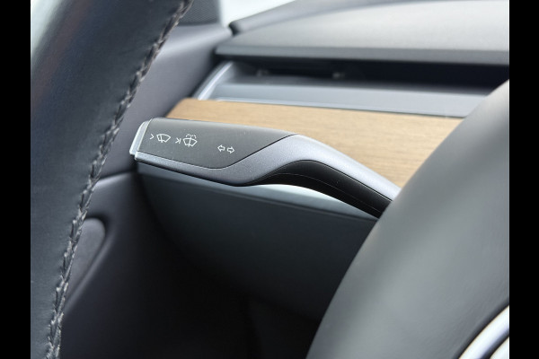 Tesla Model 3 SR+ 60kWh 326PK AutoPilot Leer PanoramaDak Adaptive Cruise Lmv 18" Camera's Elektr.-Stuur+Stoelen+Spiegels+Geheugen+Easy-Entry+V Ecc Navi Led DAB Voorverwarmen interieur via App Keyless One-Pedal-Drive Origineel Nederlandse Auto 1584kg licht! slechts 67 euro belasting p/m