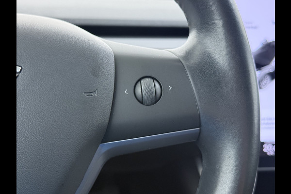 Tesla Model 3 SR+ 60kWh 326PK AutoPilot Leer PanoramaDak Adaptive Cruise Lmv 18" Camera's Elektr.-Stuur+Stoelen+Spiegels+Geheugen+Easy-Entry+V Ecc Navi Led DAB Voorverwarmen interieur via App Keyless One-Pedal-Drive Origineel Nederlandse Auto 1584kg licht! slechts 67 euro belasting p/m