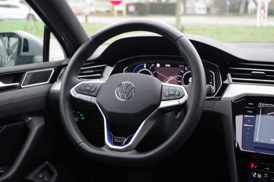 Volkswagen Passat Variant 1.4 TSI 214 PK GTE BNS PHEV, Trekhaak, Panoramadak, LEder-Alcantara, Matrix-LED, Winterpakket, 360 Camera