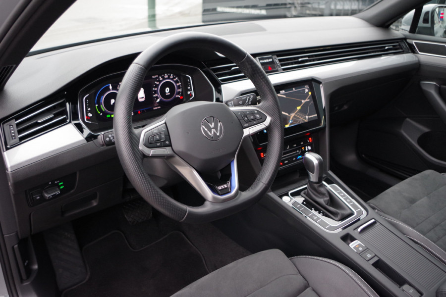 Volkswagen Passat Variant 1.4 TSI 214 PK GTE BNS PHEV, Trekhaak, Panoramadak, LEder-Alcantara, Matrix-LED, Winterpakket, 360 Camera