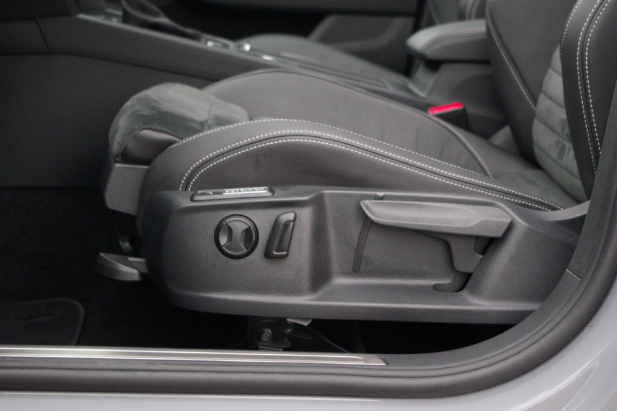 Volkswagen Passat Variant 1.4 TSI 214 PK GTE BNS PHEV, Trekhaak, Panoramadak, LEder-Alcantara, Matrix-LED, Winterpakket, 360 Camera