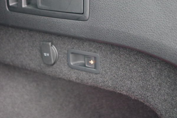 Volkswagen Passat Variant 1.4 TSI 214 PK GTE BNS PHEV, Trekhaak, Panoramadak, LEder-Alcantara, Matrix-LED, Winterpakket, 360 Camera
